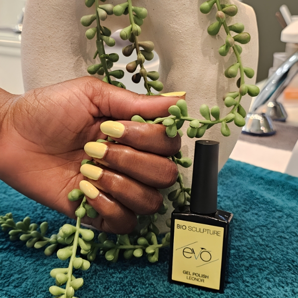Fresh yellow manicure with Bio Sculpture gel polish